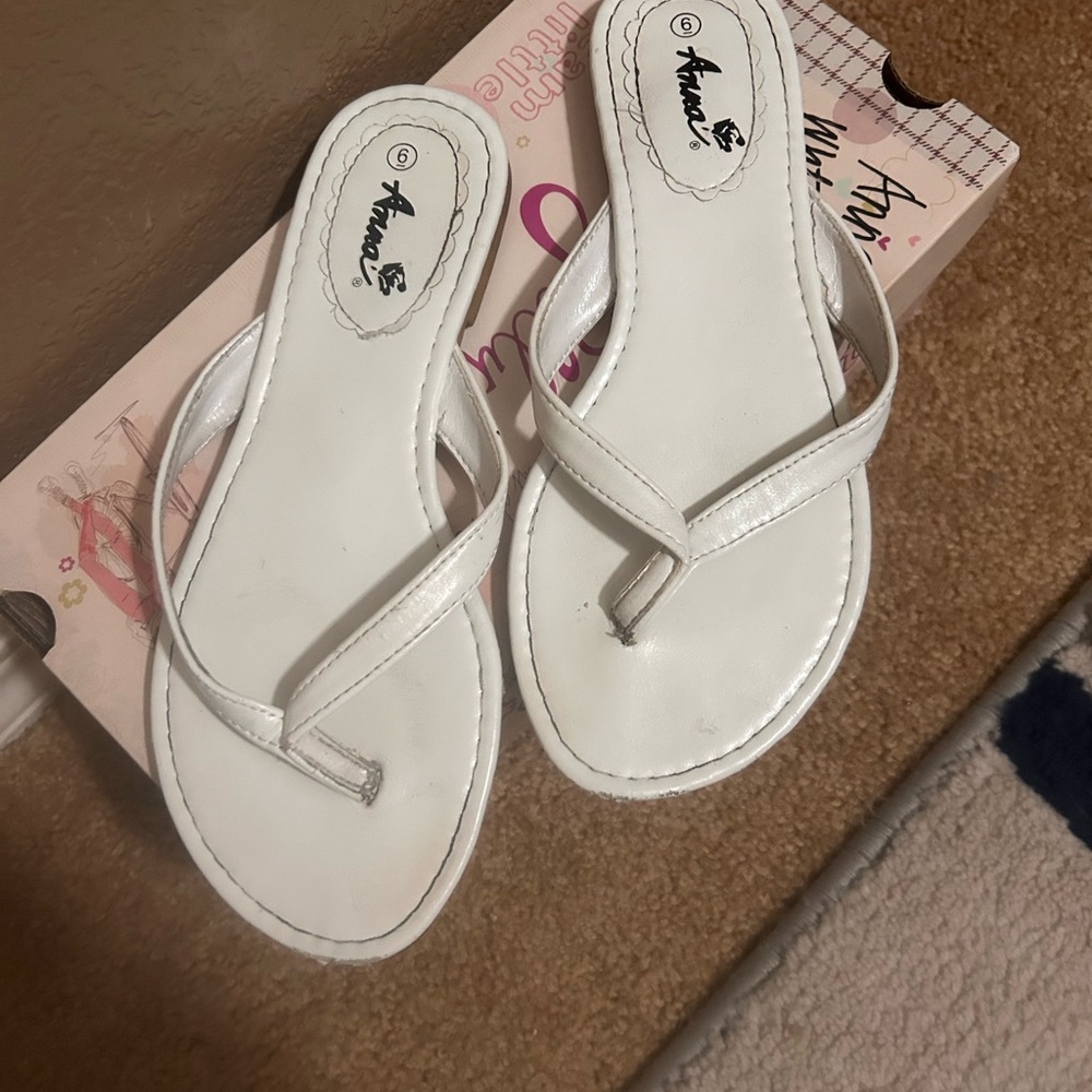 Anna White Thong Sandals with Minimalist Design
